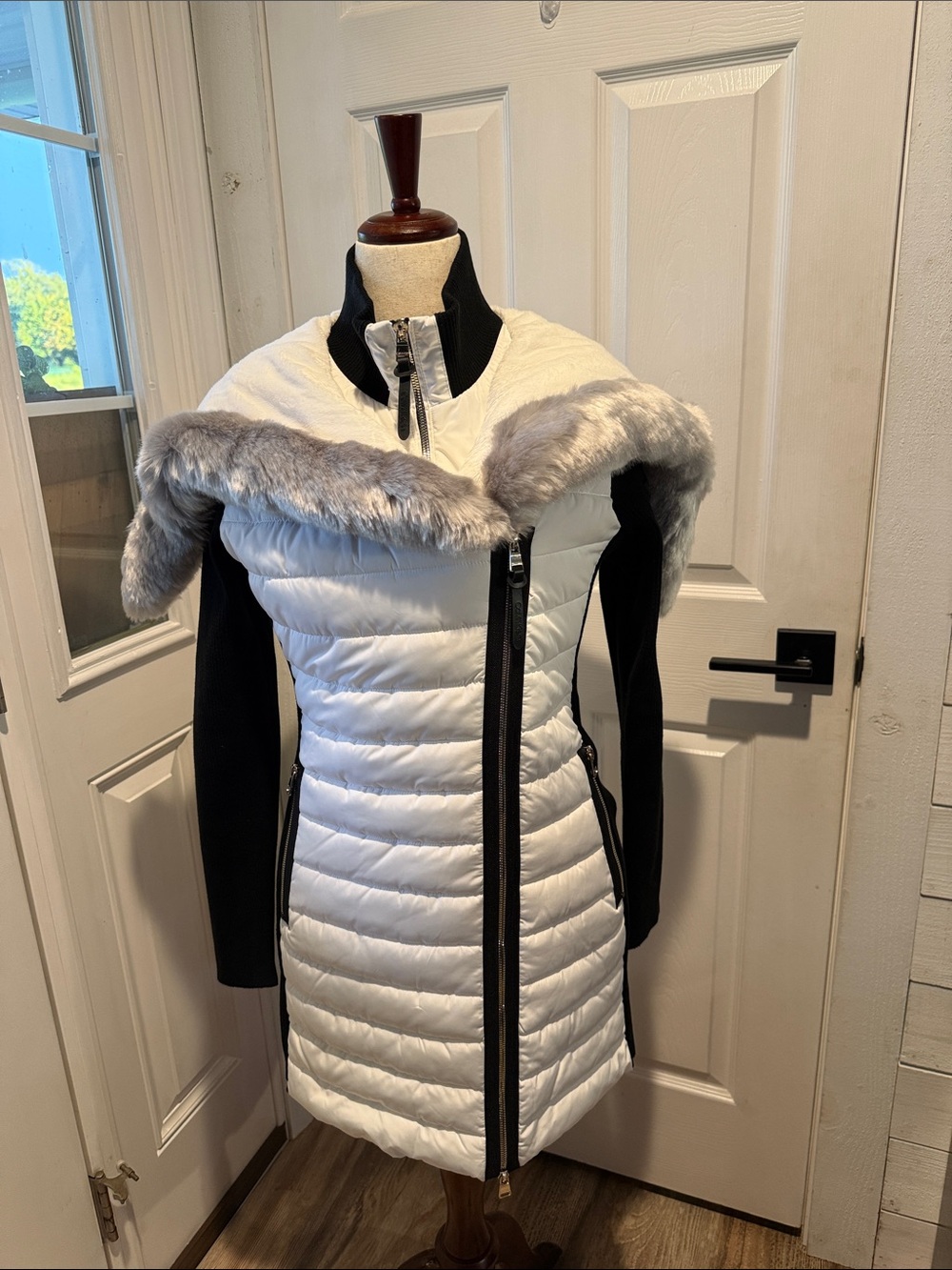 Calvin Klein White Quilted Puffer Coat with Gray Faux-Fur Trim and Black Sleeves